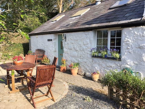 Bwthyn Bedw, central yet tranquil