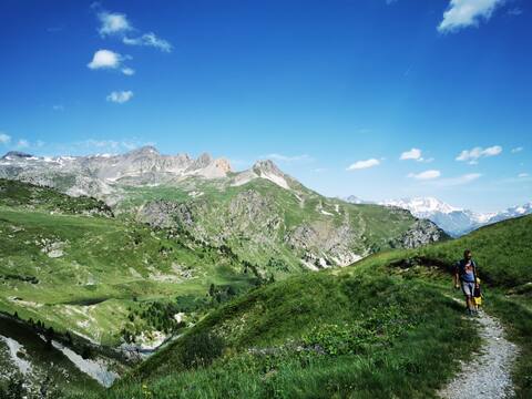 Duplex, sleeps 10, station center, ski-in ski-out