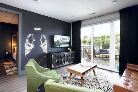 Top Airbnb: Massive Private Deck! Rooftop, Elevator, Gym, W2DT in South Nashville