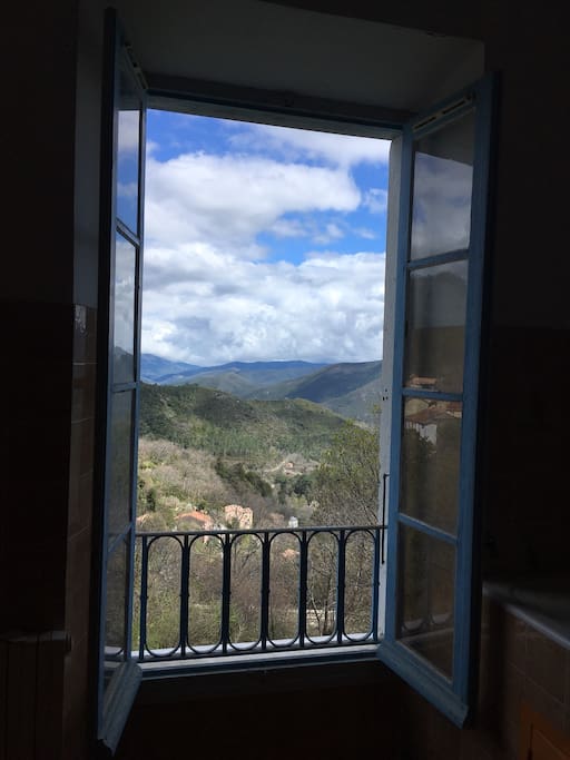 Vue imprenable sur la montagne