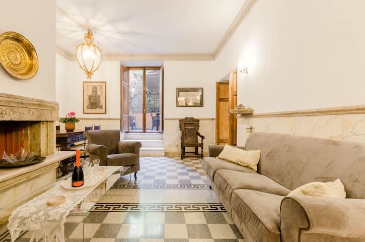 Stay near the Spanish Steps in a Historic Flat