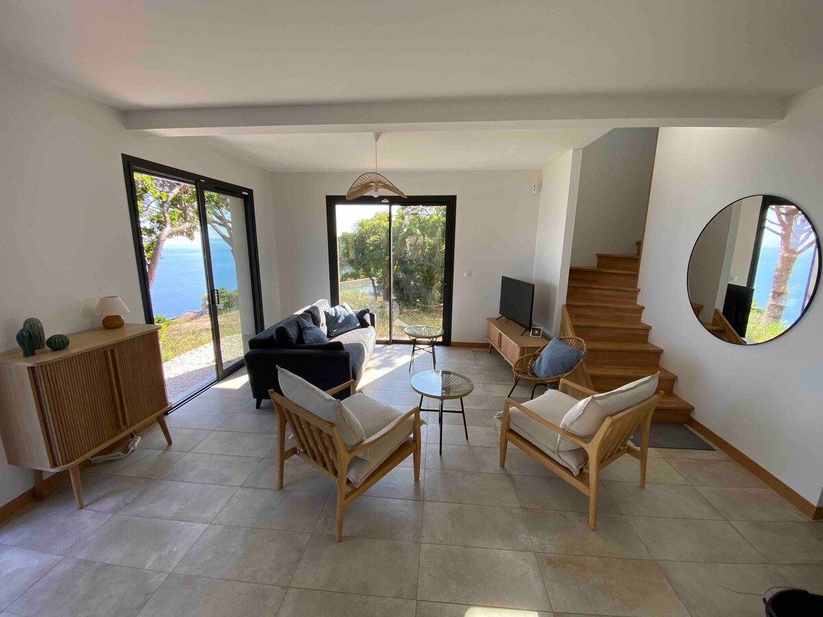 Airbnb performant: Large modern villa, sea view à Rayol Canadel Sur Mer
