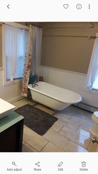 cast iron claw foot tub