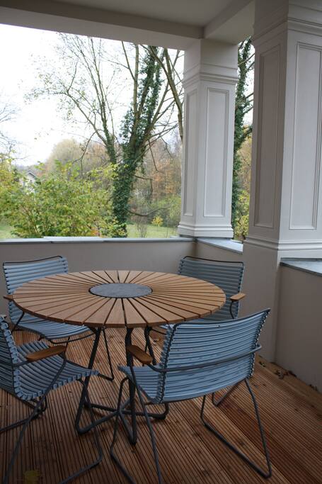 Veranda mit Zugang zum Garten