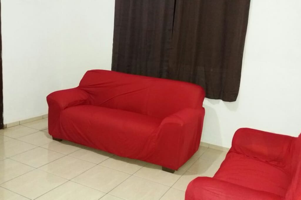Sala de estar, com TV a cabo