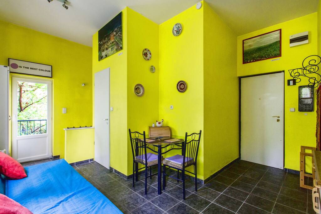 The open plan kitchen-living room.