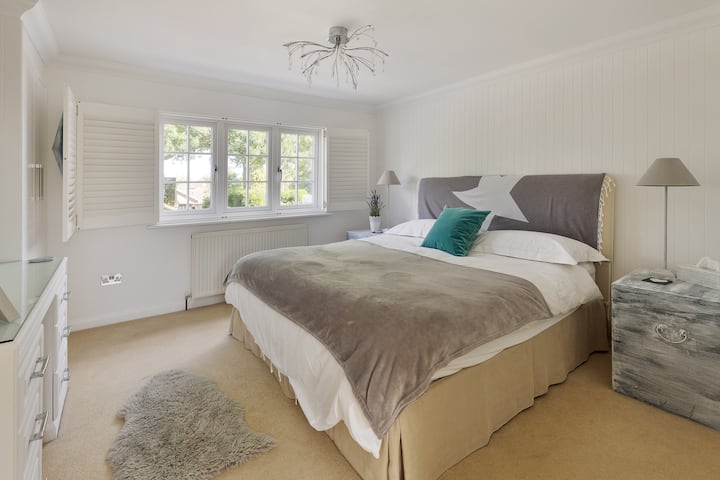 Მთავარი საძინებელი  სუპერ დიდი საწოლი