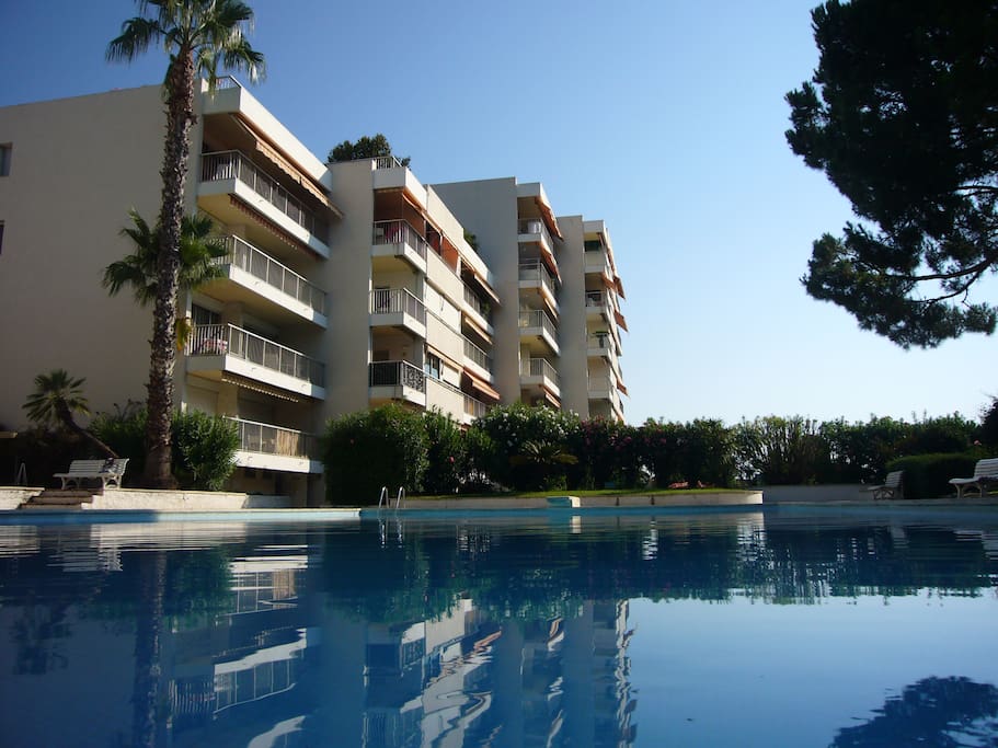 La piscine de la résidence