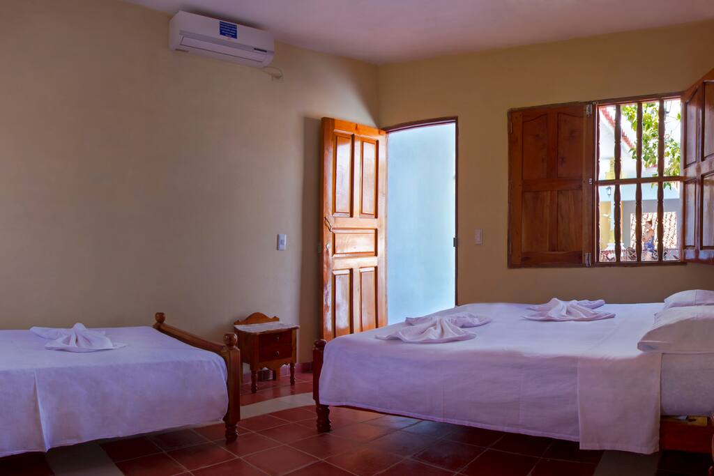 Vista desde el interior de la habitación 2