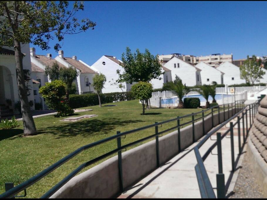 jardines comunes y piscina
