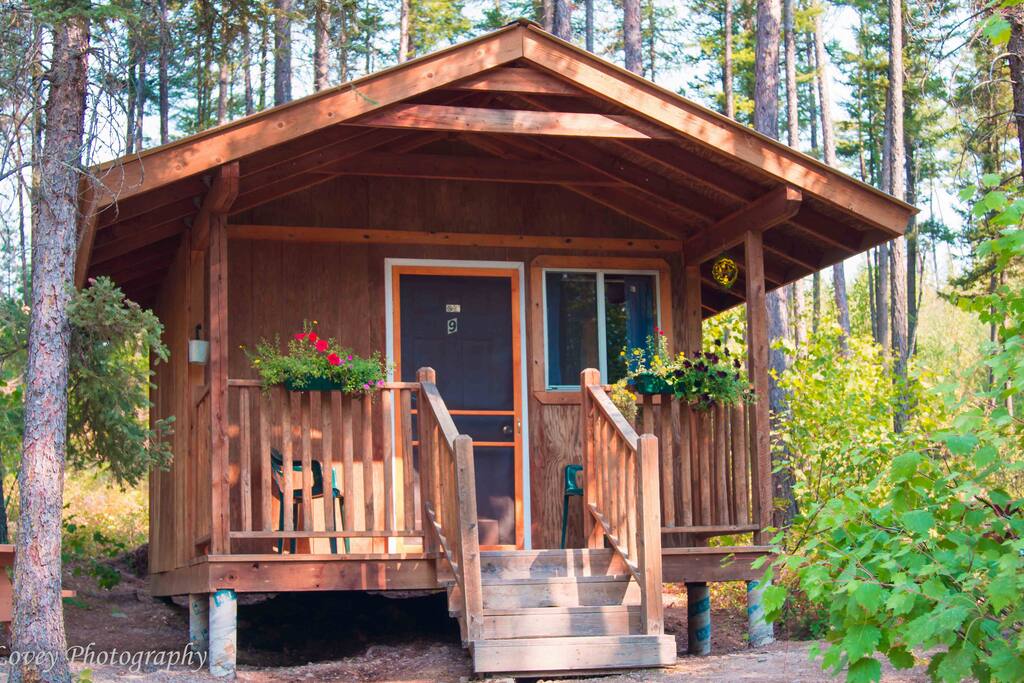 Pioneer Cabin near Glacier National Park Cabins for Rent in Hungry