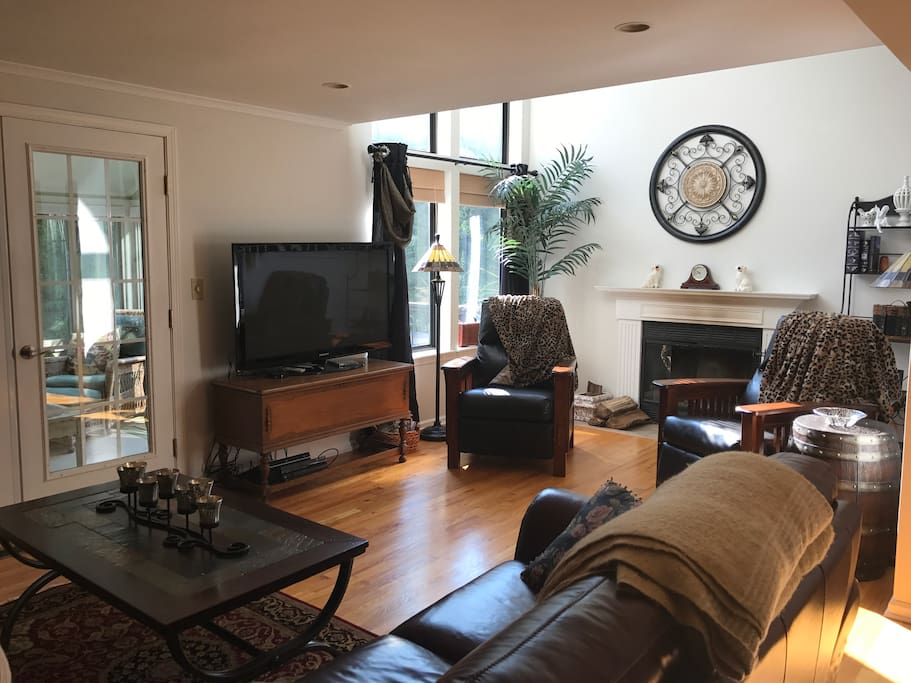 Comfortable living area, wood burning fireplace & 50" flat screen TV