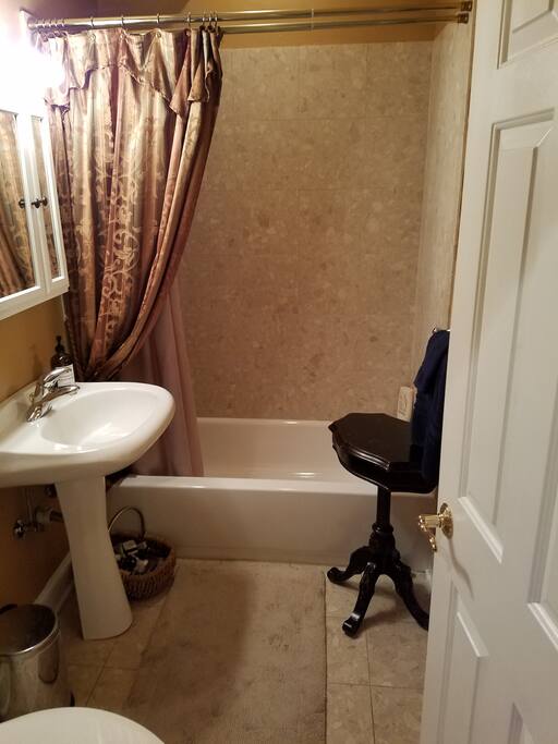 Guest Bathroom, upstairs
