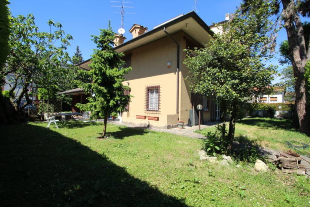 Vista giardino da dietro