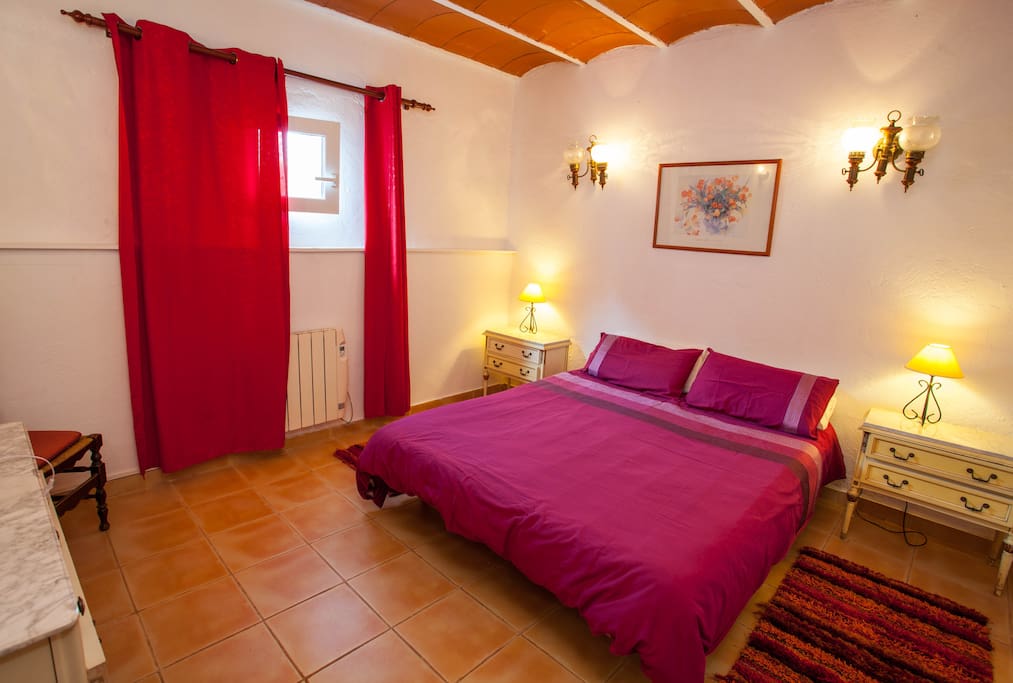 Large double bedroom, very quiet.