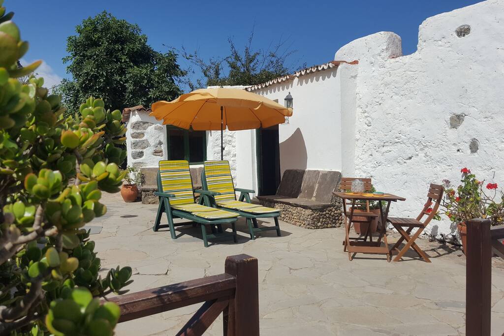 Patio y entrada a la casa