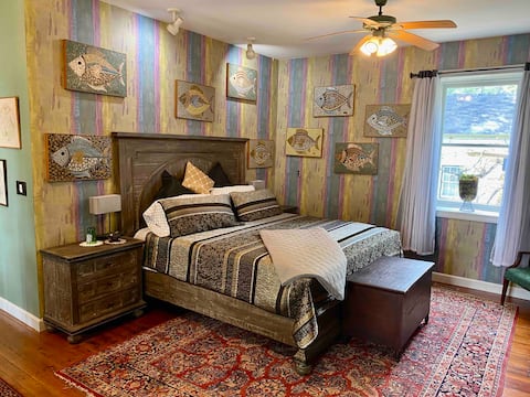 The Aquarium - 1st Floor King/Private Bath