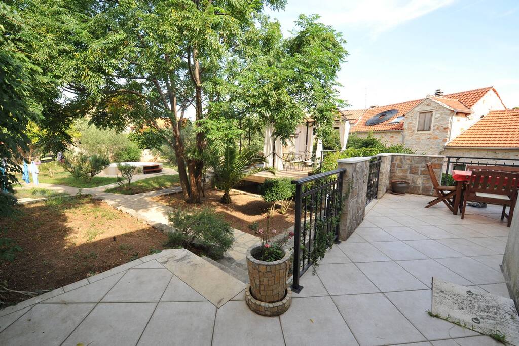 Guest garden