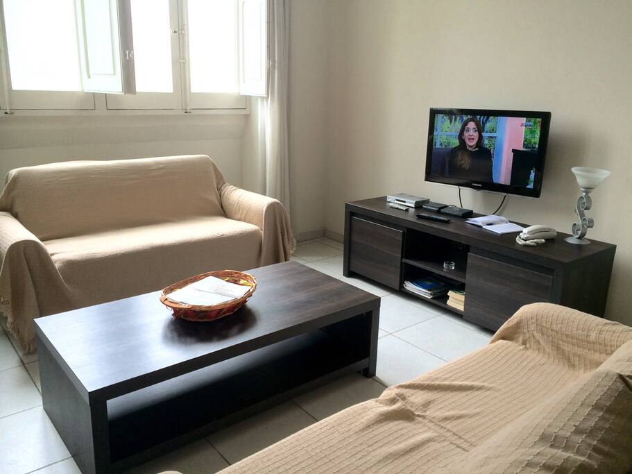 Flat sceen Tv, internet and phone available