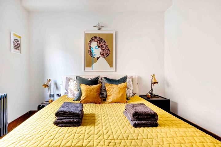 Shaftesbury Avenue Best Spot of Covent Garden gallery image 3