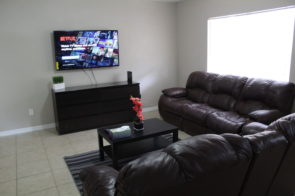 Living room/Entertainment Area