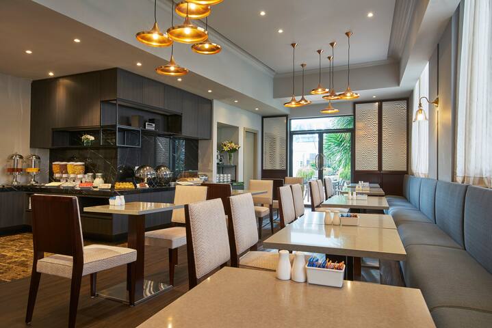 Charming 2BR Superior Apartment in Orchard gallery image 5