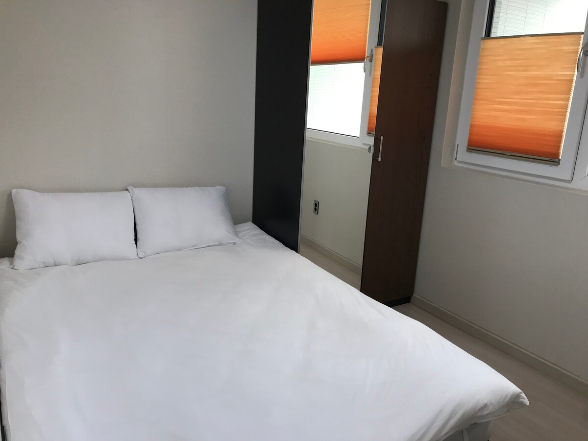 เตียงควีนไซส์침실 2 침대 ห้องนอน
