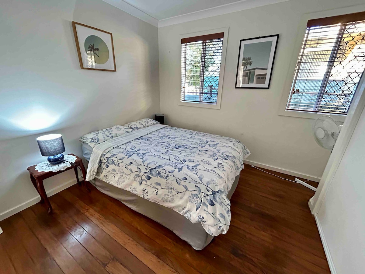 Godoro la sakafu mbili linapatikana unapoomba 