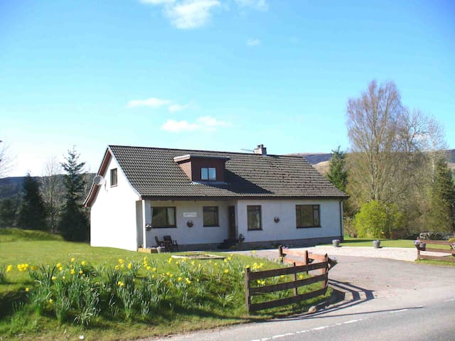 Corrie Liath B&B, Fort Augustus, double room (gnd)