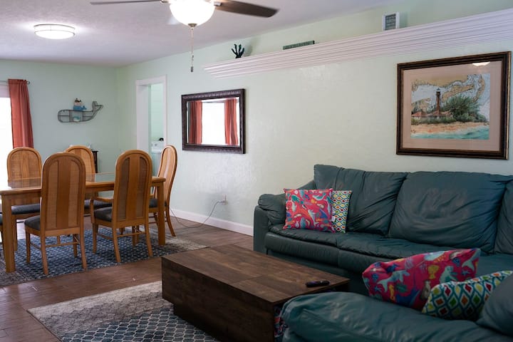 วิวห้องนั่งเล่นและห้องทานข้าว