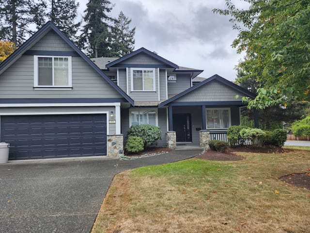 Victoria Luxury Retreat: Private & Central