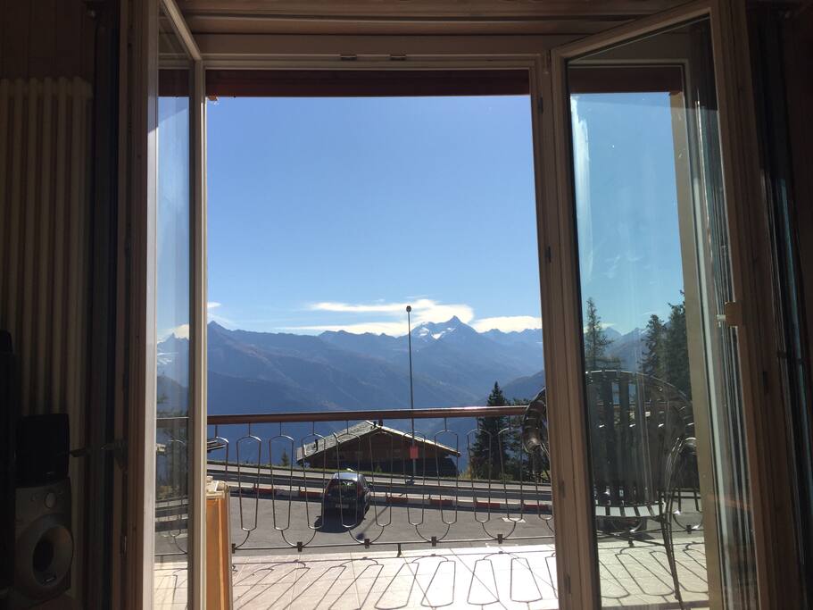 Vue depuis le canapé du salon