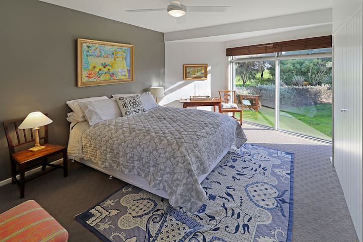 Warreen 3bdr Luxe Family Wing Killarney Port Fairy gallery image 2