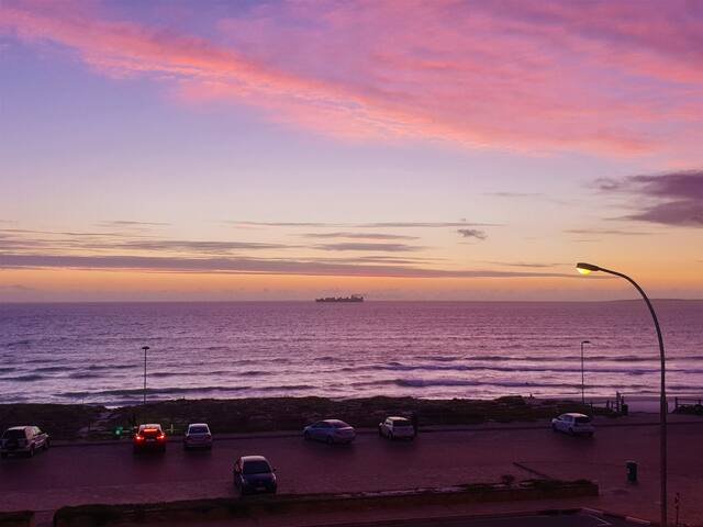 Self catering apartment in Bloubergstrand gallery image 5