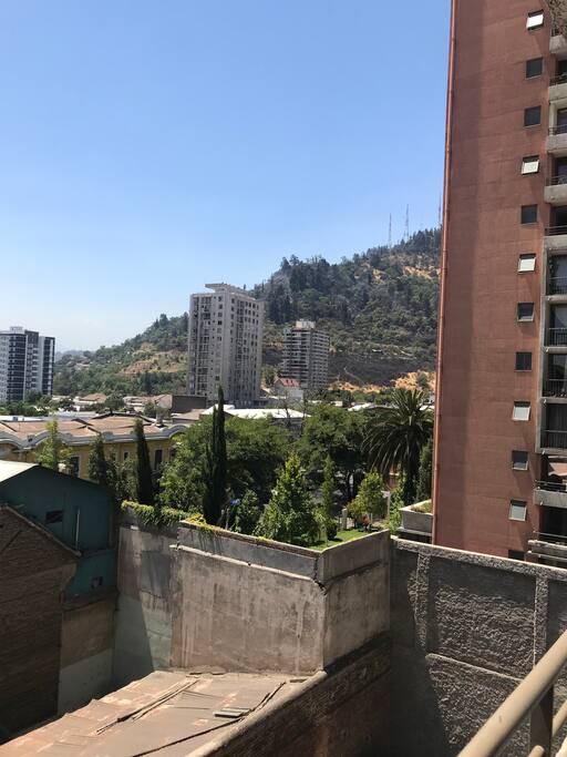 Balcon del departamento, la vista esta enfocada directamente al cerro dan cristobal