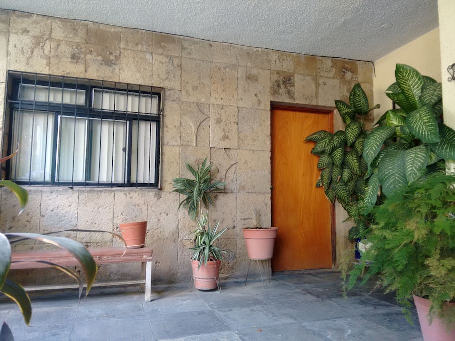 Entrada privada al estudio.