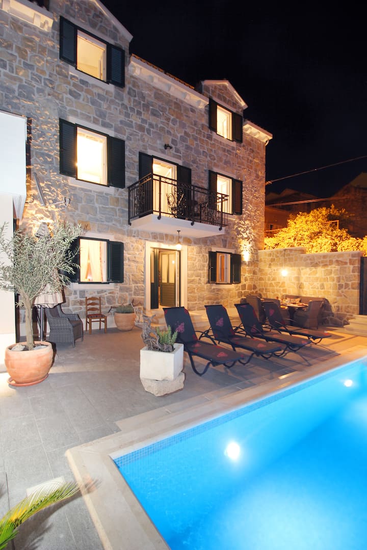 Villa Filipetti With Heated Pool - Makarska