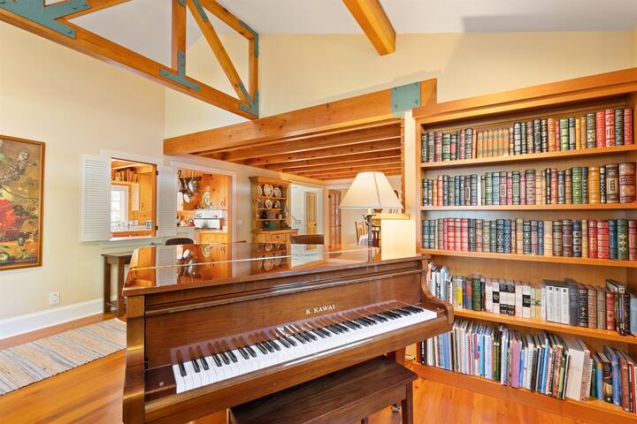 Luxury 4BR Retreat | Palo Alto Nr Stanford & Tech gallery image 2