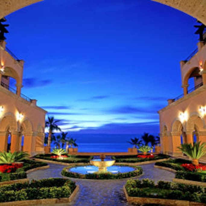 Night skies between Hacienda del mar units