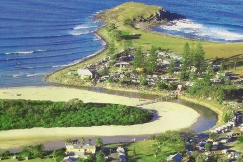 Minutes walk to Killick Creek & Beaches.