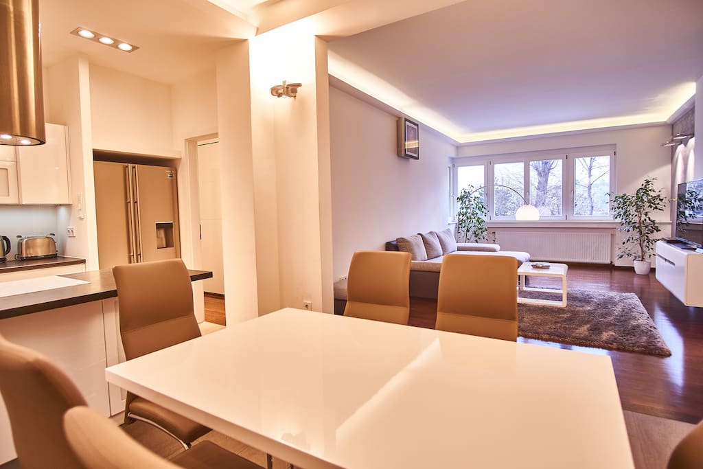 :: living room | daytime