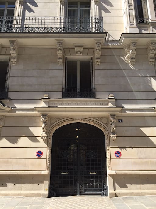 Façade de l'immeuble.
//
Building's facade