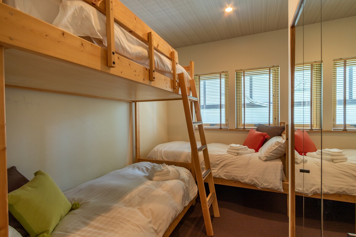 Chumba cha kulala cha kwanza 