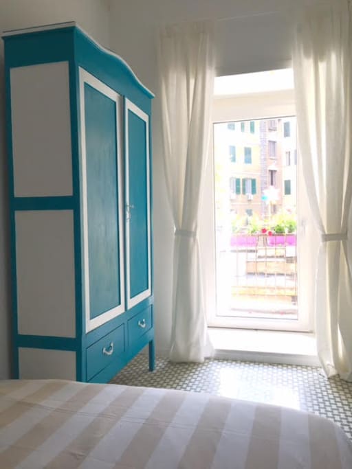 BEDROOM & BALCONY