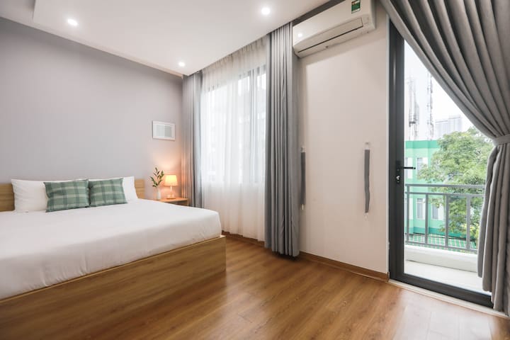 Sunny Balcony Room near Han River - Free Laundry