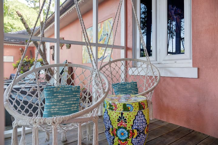 Serene Downtown Artist Loft