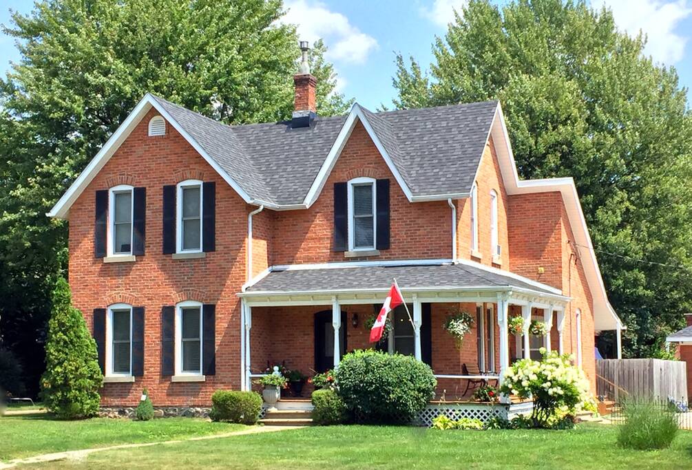 Kingsville House Bed & Breakfast