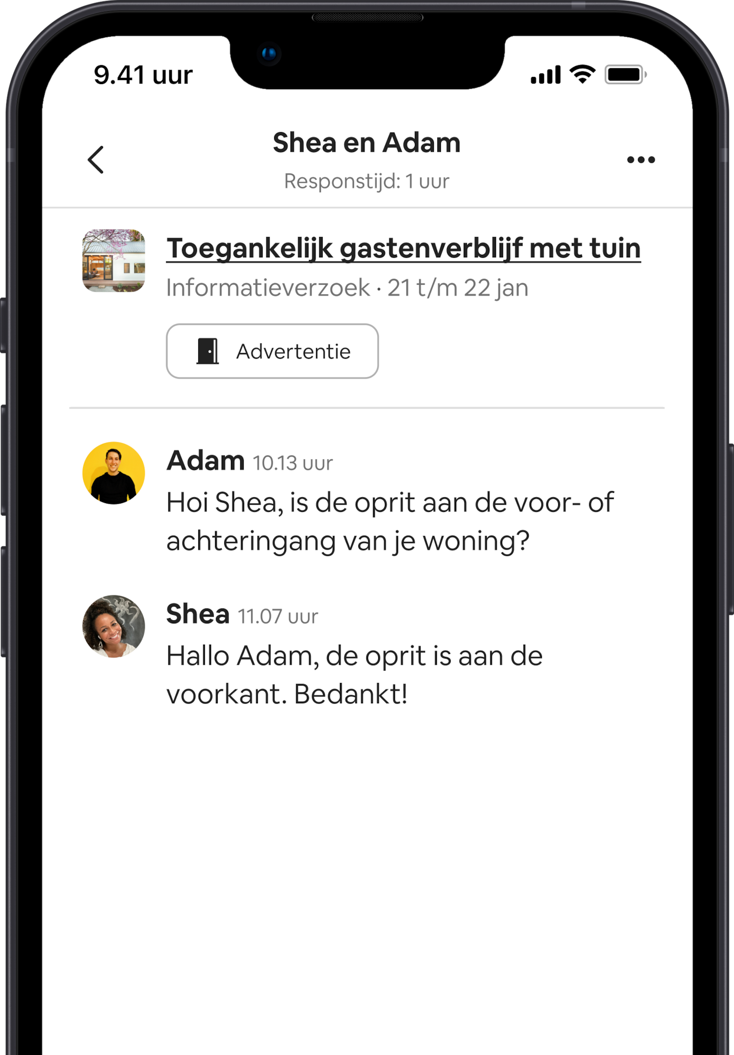 Een berichtenreeks op het display van een mobiele telefoon. Het gaat om berichten van een host die aangeeft dat de accommodatie toegankelijk is en een gast die meer over de ruimte wil weten. Het bericht van de gast luidt: "Hoi Shea, bevindt de hellingbaan zich bij de voor- of achteringang van je woning?" De reactie van de host luidt: "Hallo Adam, de hellingbaan bevindt zich aan de voorkant. Groeten!"