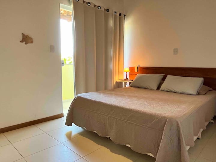 Dormitorio superior con cama tamaño queen