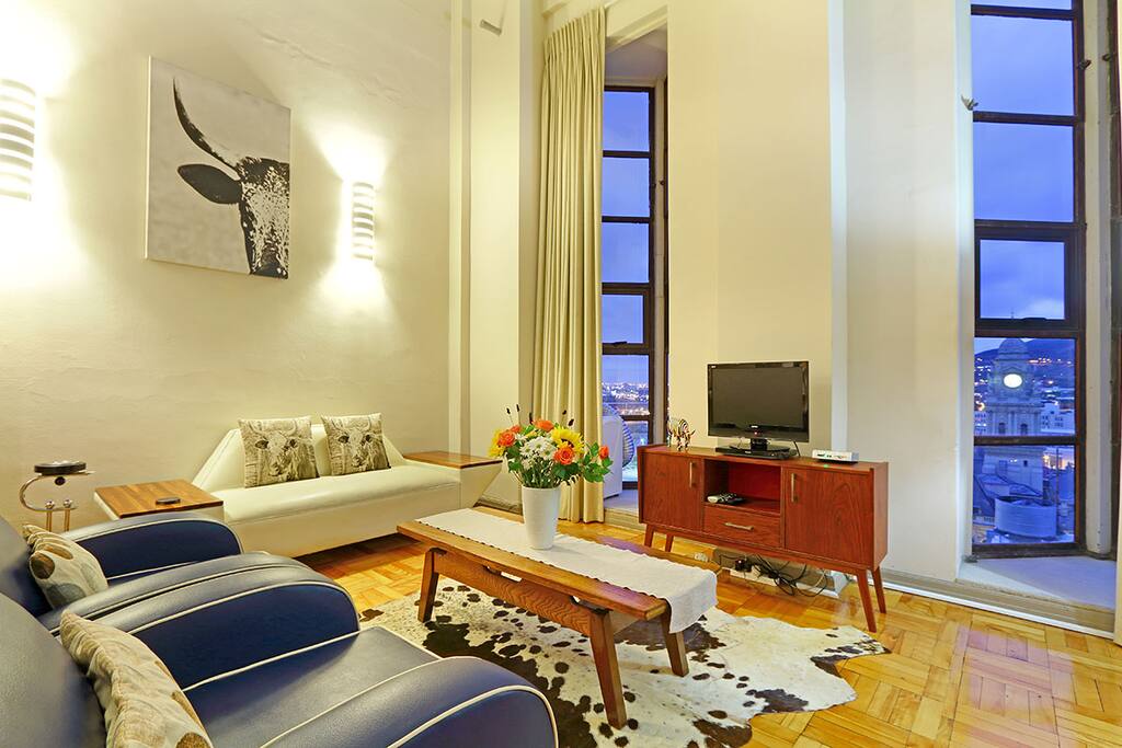 Heritage Loft has wonderful Table Mountain views